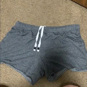 grey shorts
